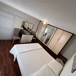 Ajni\'S House